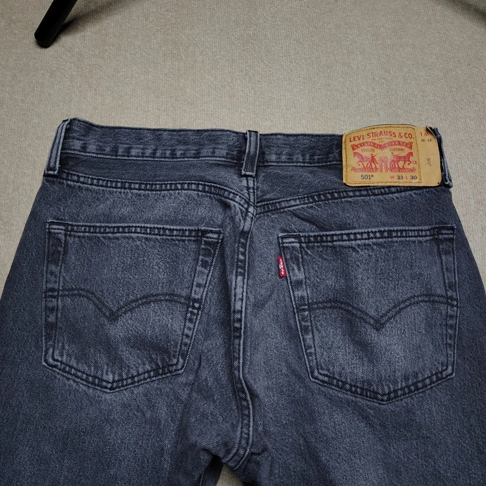 Levi's 501 Mens Jeans W33 L30 Gray Button Fly Straight Leg Denim Pants